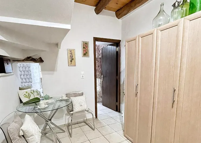 Four Seasons Of Bliss At Sohora * העיירה רתימנו