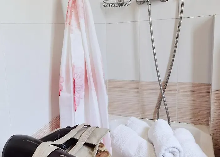 Four Seasons Of Bliss At Sohora אורחן