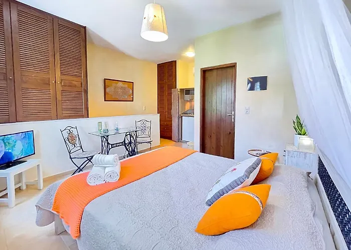 Four Seasons Of Bliss At Sohora אורחן