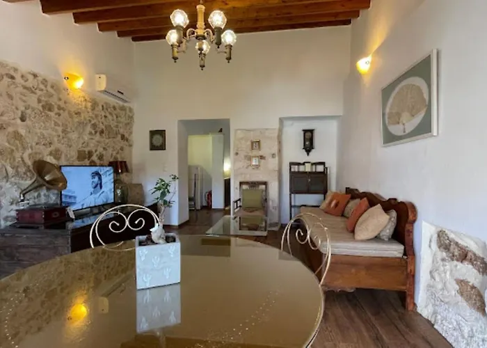 Four Seasons Of Bliss At Sohora * העיירה רתימנו